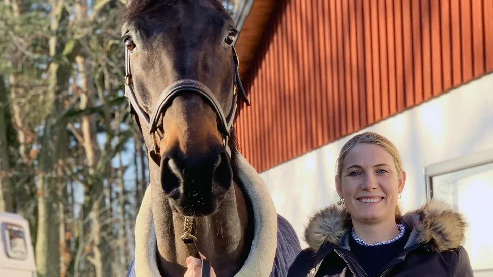 Emelie Brolin och Tesla fick äntligen visa vad de går för. "Det kändes så bra. Jag tycker det är så kul att få åka ut och tävla igen även om det var 18 minusgrader. Bara det här att man veckorna innan har ett mål att träna inför, det gör så mycket" säger Emelie.