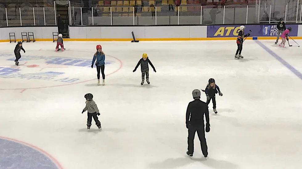 Ishallen i Vimmerby anordnar allmänhetens åkning vid vissa tider under sportlovet.