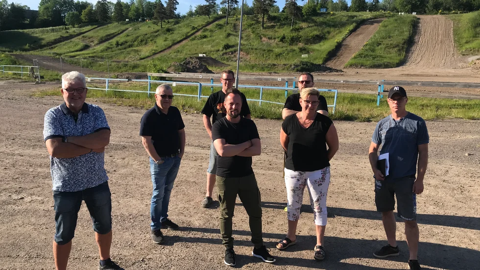 SMK Motalas ledare på Duntebergets motorsportområde efter att det historiska beslutet tagits. Folkracefestivalen ställs in för första gången. Men det ska ändå bli 40-årsjubileum nästa år.