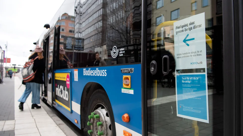 Bussen stannar men du har ingen aning om var den befinner sig.