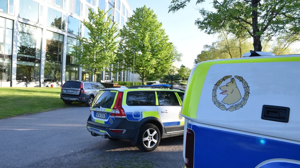 Polisen har dragit igång en stor insats i Linköping efter misshandeln vid Stångån.