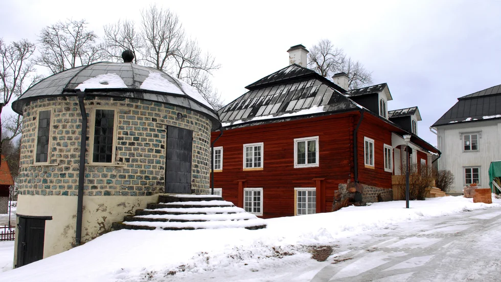 Bild från Engelsbergs bruk. I Bergslagens gamla bruk förväntades arbetsgivaren ta hand om arbetarna.