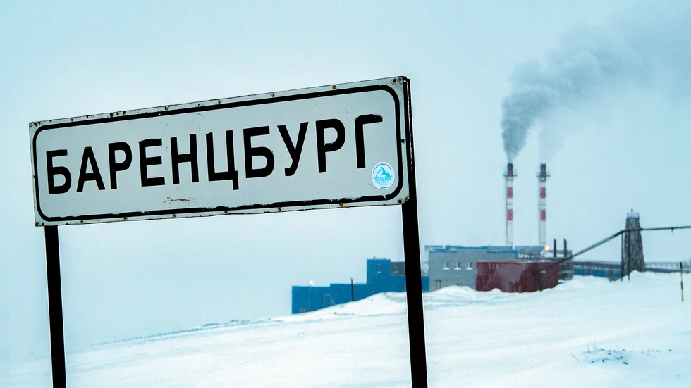 Barentsburg är ett ryskt gruvsamhälle som ligger på den norska ögruppen Svalbard i Arktis. Här bor omkring 500 personer som främst jobbar med turism eller gruvdrift.