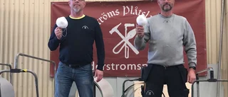 De ger bort sitt munskyddslager till vården