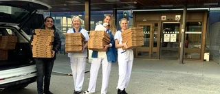 Han skänkte 60 pizzor till sjukhuset