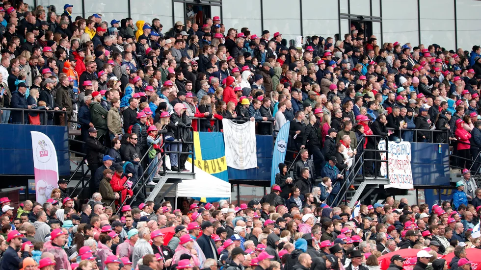 Elitloppet lockar årligen tiotusentals åskådare. Men årets stora travhelg på Solvalla utanför Stockholm ser ut att behöva arrangeras utan publik på grund av coronaviruset. Arkivbild.