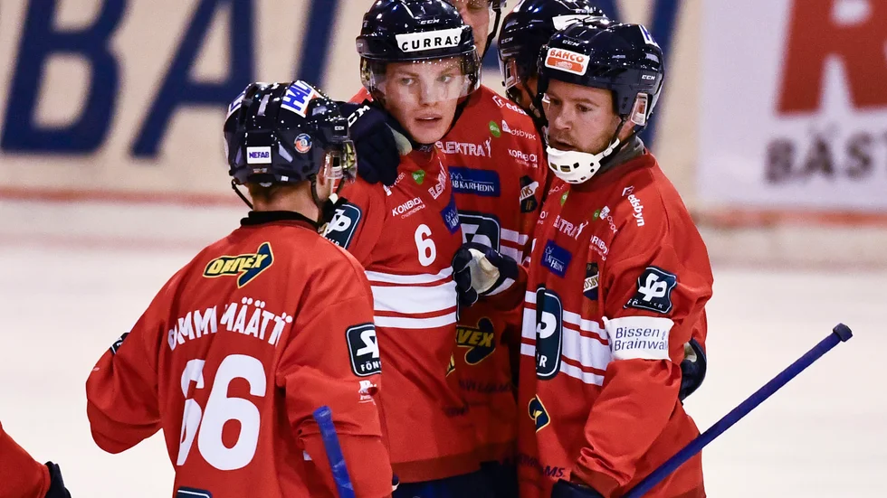 Edsbyns Oscar Wikblad vann skytteligan i bandyns elitserie med 49 mål. Arkivbild.