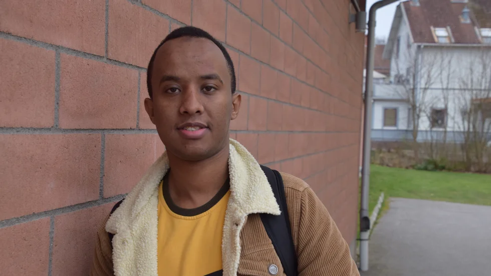 Mohamed Amiin tydliggör informationen från Folkhälsomyndigheten på somaliska och engelska.