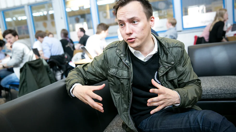 Isak Utsi menar att poltik är svårt att arbeta med och att den finns till för att diskutera och lösa komplexa frågor som till exempel vindkraft och gruvnäring. 