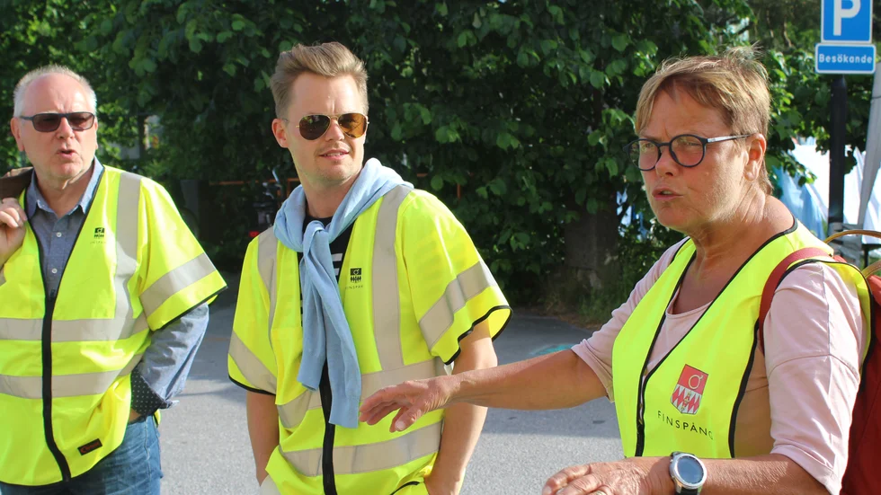 Kommunfullmäktiges ordförande Berit Martinsson, till höger, nattvandrade med Inge Jacobsson och Mikael Wallin.