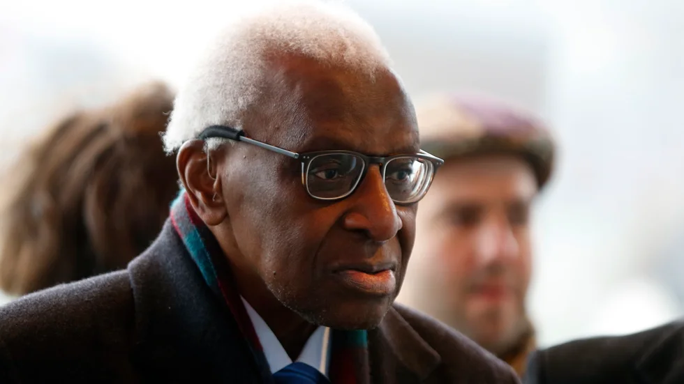 Lamine Diack i rätten i Paris. Han riskerar upp till tio års fängelse.