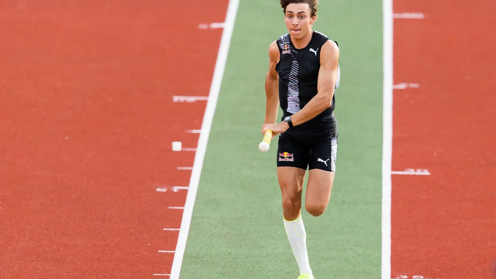 Armando Duplantis på ansatsbanan på Bislett i Oslo under Impossible Games. Han tog 5,86 och vann tävlingen.