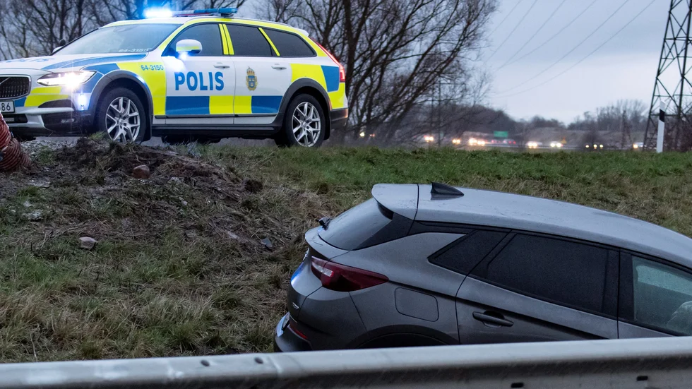Runt klockan 05.30 började trafiken rulla igen.