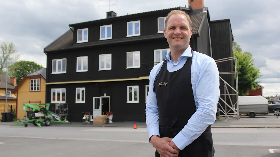 Palace hotell har sedan oktober legat ute till försäljning. "Det är en del som ringer och ska pruta. Vi har stoppat in så mycket pengar i det här hotellet så jag tänker inte efterskänka det. Hade jag velat få det sålt nu hade jag bara kunnat sänka priset lite", berättar Christian Ryning. 