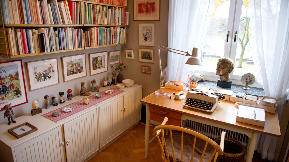 I Sverige finns många författarhem och författarmuseer.  De ligger i städer såväl som i små byar. Här en bild på Astrid Lindgrens författarhem i centrala Stockholm, dit förbokade grupper välkomnas.