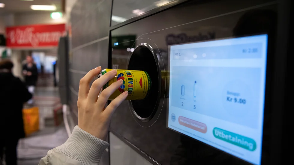 Har du pantburkar och plastflaskor? Panta dom. För att minska plast i hav och sjöar. Skriver insändarskribenten.