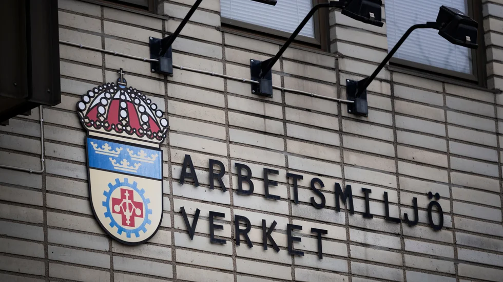 Arbetsmiljöverket har tagit emot en anmälan om en händelse som inträffade på en grundskola i Eskilstuna där en personal blev utsatt för våld av en elev.