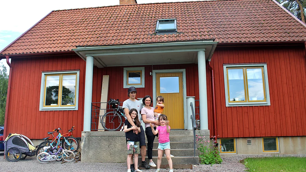 Att ha hyresgäster i huset när familjen känns bara bra. De är glada att någon bor där och drar nytta av huset under tiden.