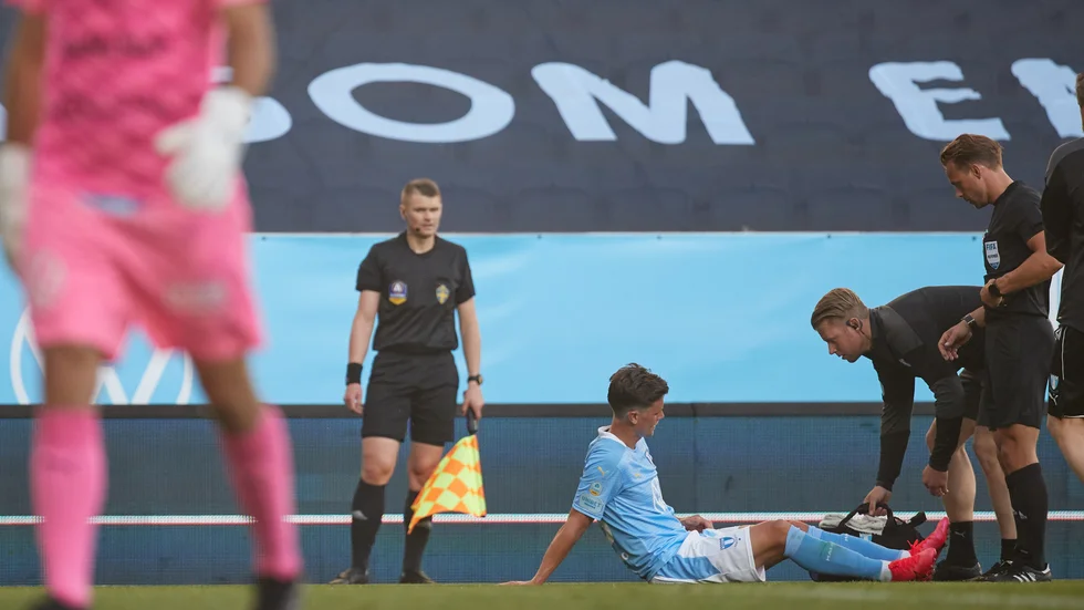 Malmös anfallare Marcus Antonsson klev ut skadad hemma mot Mjällby.