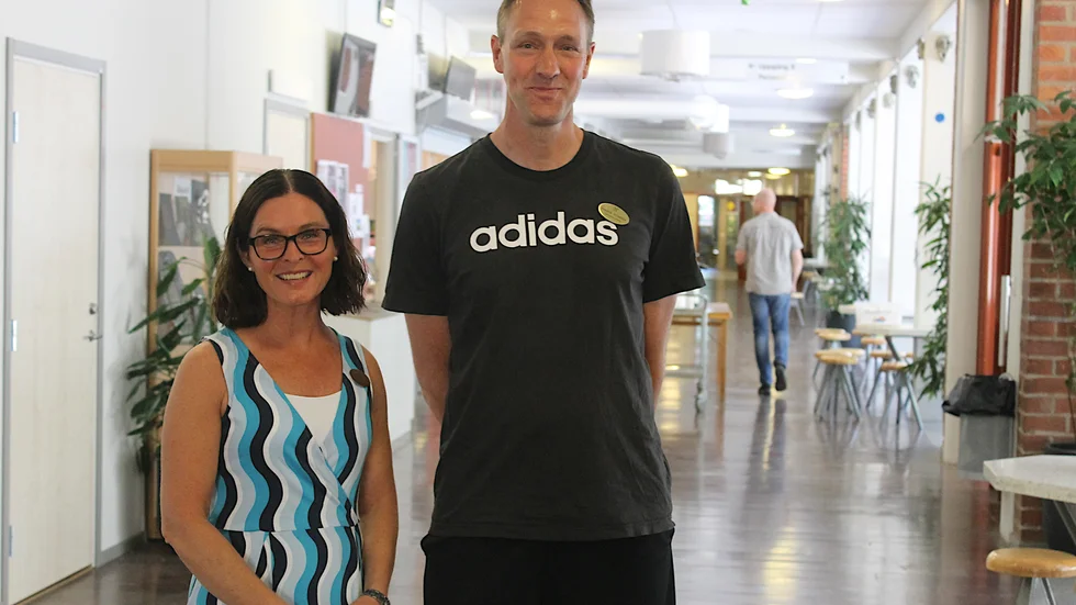 Förstelärare Maria Andersson och matematikläraren Fredrik Hildelöv berättade om Djäkneparksskolans framgångsfaktorer. 