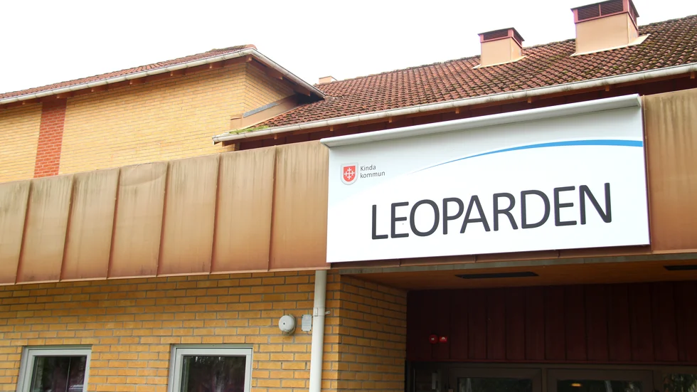 Beslut, motioner och interpellationer. Ikväll är det återigen dags för kommunfullmäktige i Kinda och vi är som vanligt på plats och rapporterar live.