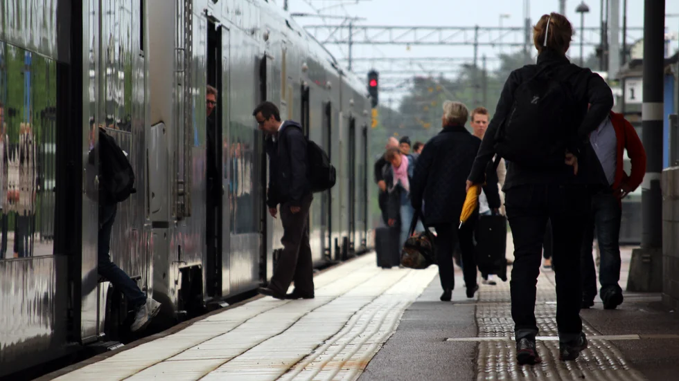 Den som ska ta tåget mellan Enköping och Stockholm under allhelgonahelgen får planera sin resa. Tågtrafiken stängs då av på grund av arbeten med Mälarbanan.