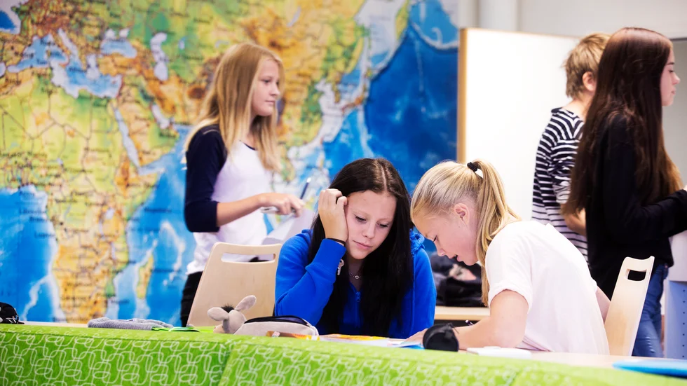 "Vi ser inte att Piteå kommun har råd att ta hand om allt fler unga som inte klarar skolan, det går inte att spara mer  nu", menar skribenterna. (Arkivbild)