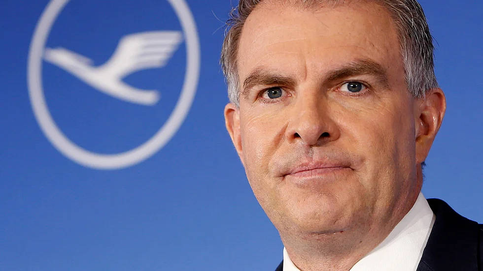 Lufthansas vd Carsten Spohr kan konstatera att på grund av coronautbrottet tappar flygbolaget över en kvarts miljard kronor om dagen. Arkivbild.