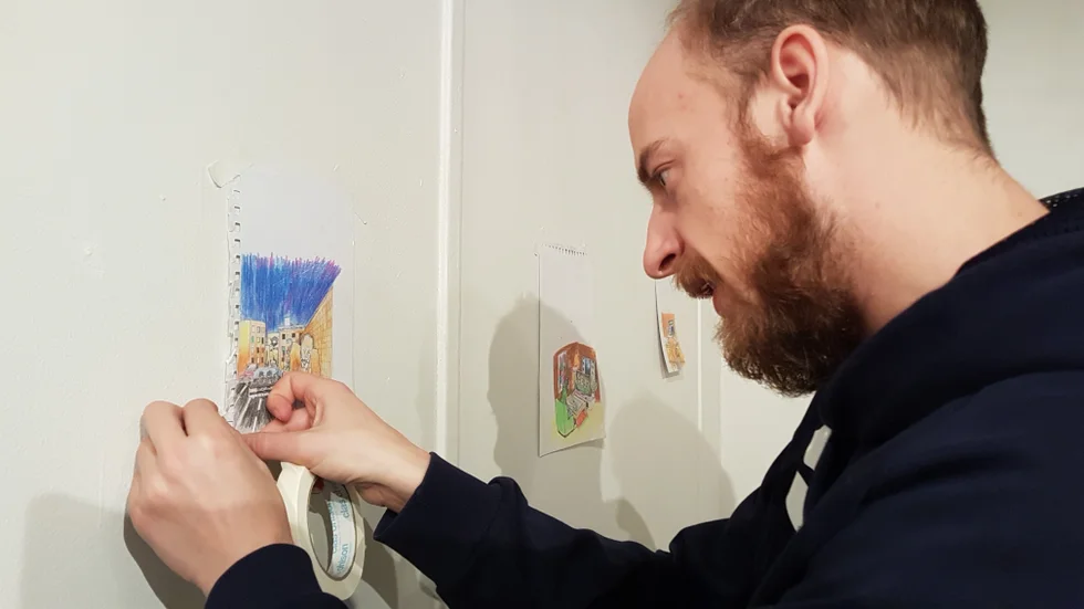 Johan Schön ställer ut teckningar med koppling till Italien på Galleri 7B i Norrköping.