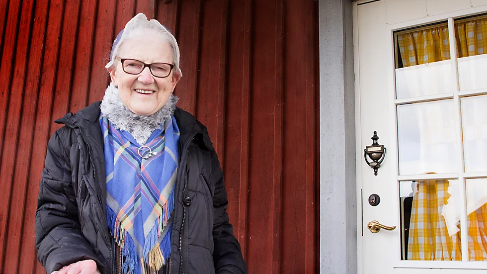 Iklädd Västerbottensdräkt uppvaktades Astrid Bergkvist på sin 100-årsdag.