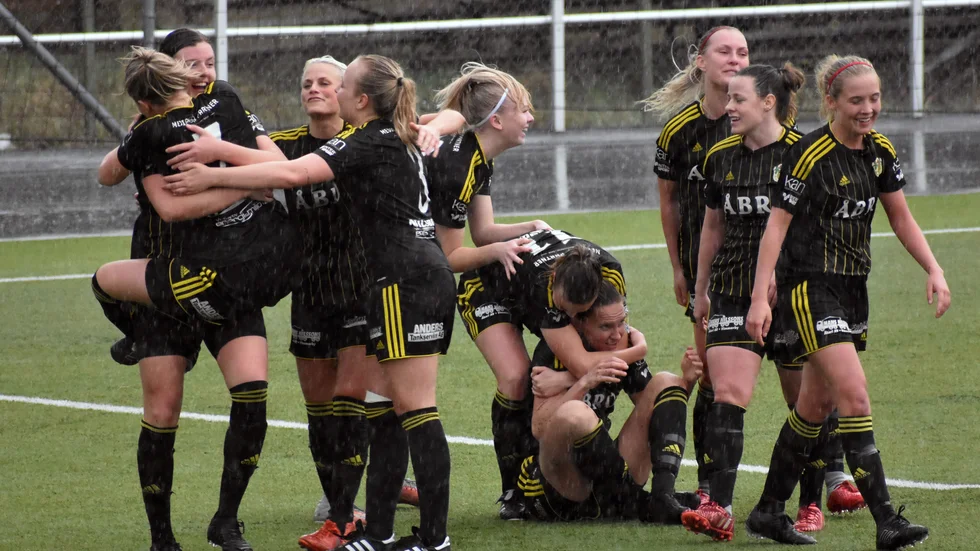 Vimmerbys damer spelar sin första seriematch den 27:e juni.