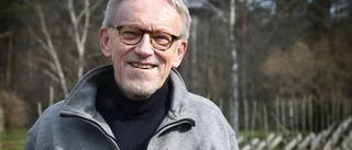 Klinteförfattaren ställer ut bilder på biblioteket
