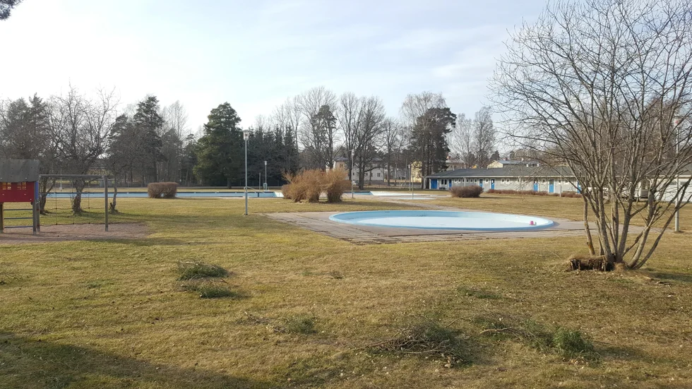 Nu har bad och camping i Söderfors sålts till Gävleföretagaren Christer Skogsberg för 500 000 kronor. Badet består av en tempererad 50-meters bassäng och två mindre barnbassänger.