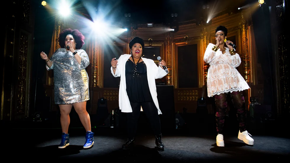 Loulou Lamotte, Ashley Haynes och Dinah Yonas Manna i The Mamas. Arkivbild.
