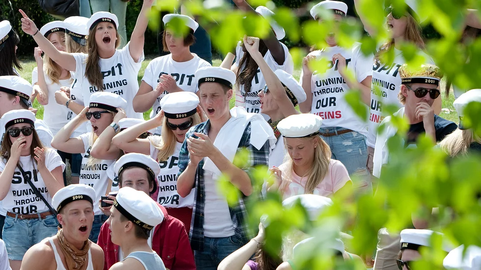 Studenterna tvingas i år till enskilda mösspåtagningsceremonier och klassvisa fester.