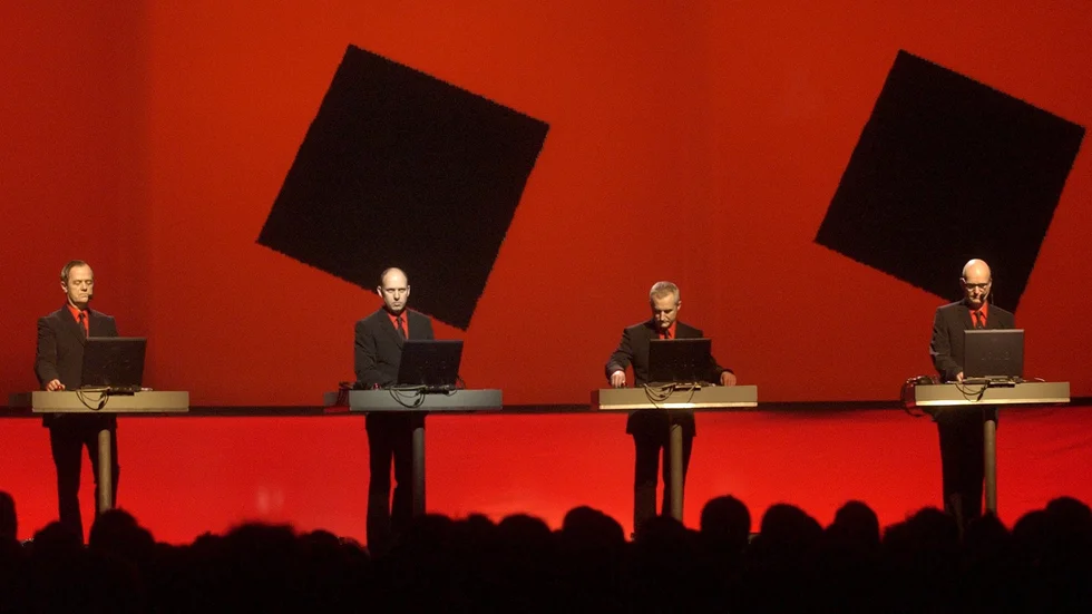Florian Schneider (längst till höger) i Kraftwerk vid en konsert på Cirkus i Stockholm 2004. Arkivbild.