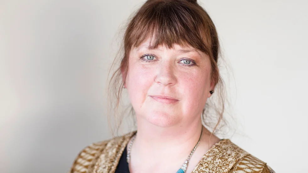 Irene Sandqvist tvingades lämna Moderaterna i april 2020. Enligt henne själv var en av de angivna orsakerna att hon ska ha agerat "integritetskränkande på internet". 