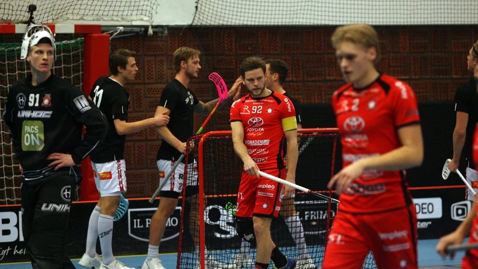 Solfjäderstadens målvakt Malte Tjerngren, nummer 91, deppar när Hovslätt gör mål i en match för ett par år sedan. Nu lämnar Tjerngren Motalalaget, för att satsa på annat. Som studier i Göteborg.
