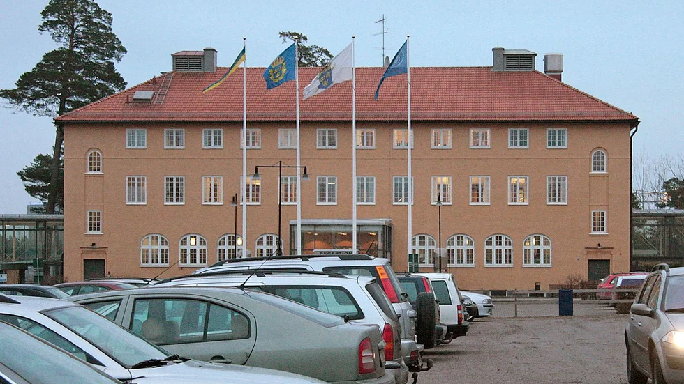 På tisdagen förhörs den misstänkte dubbelmördaren i Linköping. 