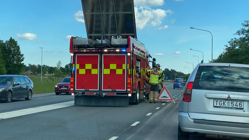 Långa köer uppstod på Brokindsleden i samband med räddningsarbetet efter olyckan. 