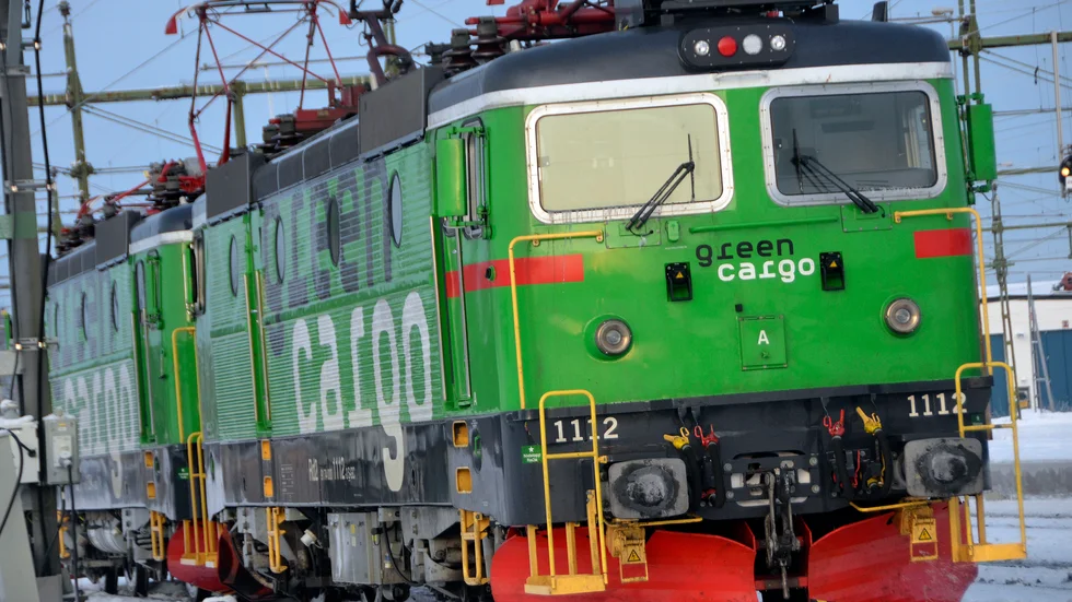 Loket från Green Cargo var nära att krocka med en lastbil (arkivbild).