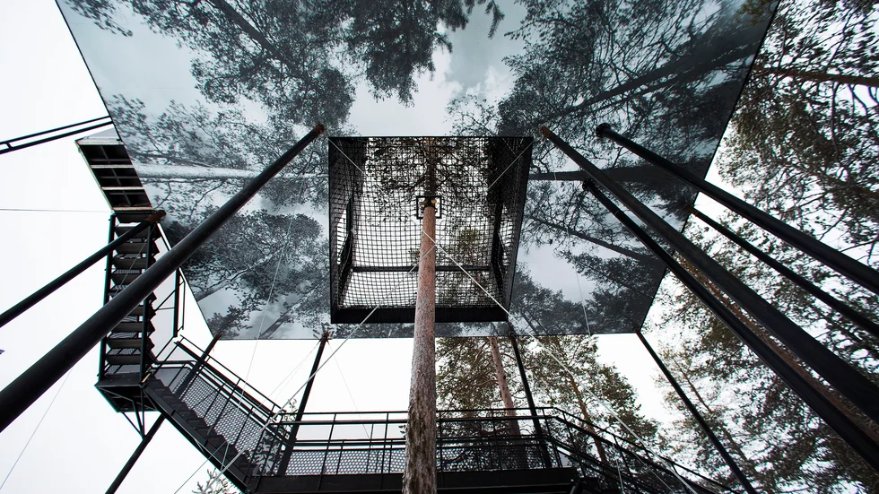 2017 lyftes Tree hotels då nya 30 ton tunga rum på plats i Harads, men en vårdcentral i bygden skulle också väga tungt anser Jens-Axel.