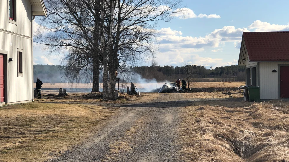 Vid 18-tiden pågick eftersläckningsarbete. 