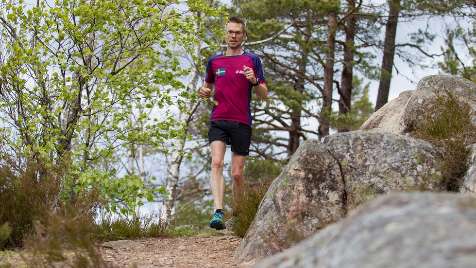 Det syntes att Akeles Stefan Holm nästan enbart ägnar sig åt traillöpning. Till synes utan ansträngning hann han avverka sju varv på den två kilometer långa slingan på Håleberget på en och halv timme.