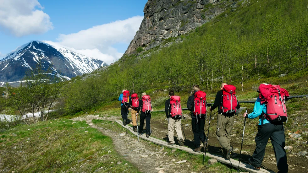 Svenska turistföreningen befarar att Folkhälsomyndigheten och regeringens direktiv nya direktiv kan slå hårt mot fjällturismen i sommar.
