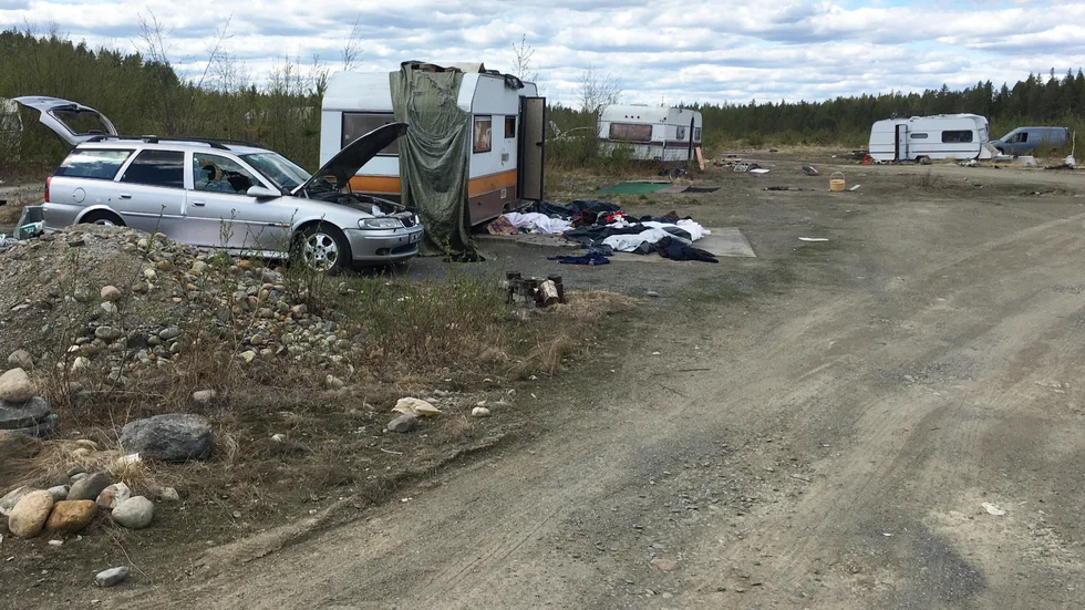 Den olovliga uppställningsplatsen, som enligt kommunen har varit utsatt för vandalisering. Sedan bilden togs har det gjorts en uppstädning på området. 