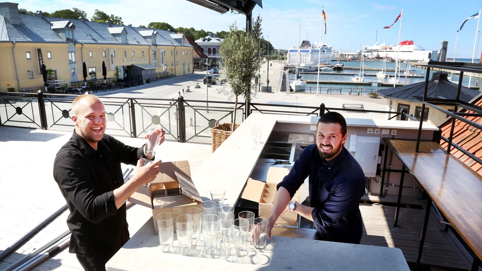 Anton Stendahl och Philip Wiman öppnar sitt gemensamma ställe. En utmaning i coronatider, men satsningen menar de är långsiktig och om alla restriktioner följs hoppas de ändå på en bra sommar.