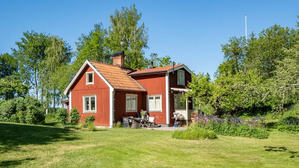 Huset har är 47 kvadratmeter stort och har tre rum.