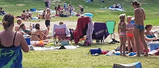 Svårt hålla avstånd på populära stränder
