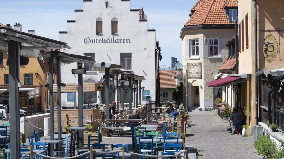 Kommer verkligen barer, restauranger och alla dess besökare att tänka i termer av pandemi?, frågar sig insändarskribenten.